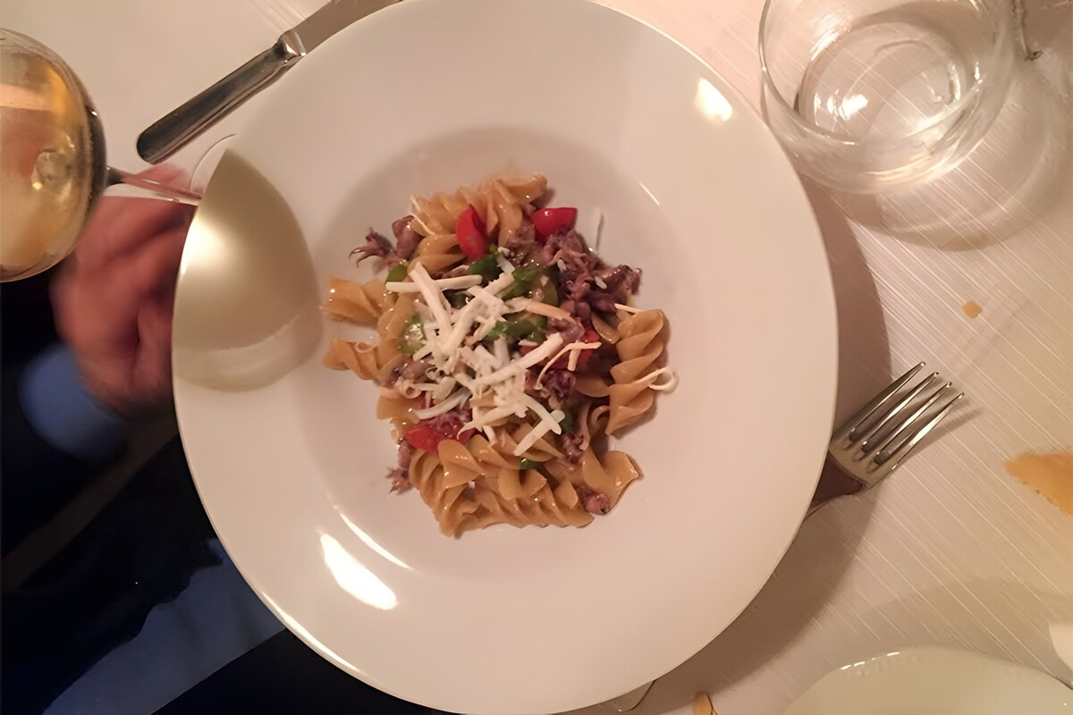 Fusilloni con calamari e asparagi e Brut Rosé Marramiero