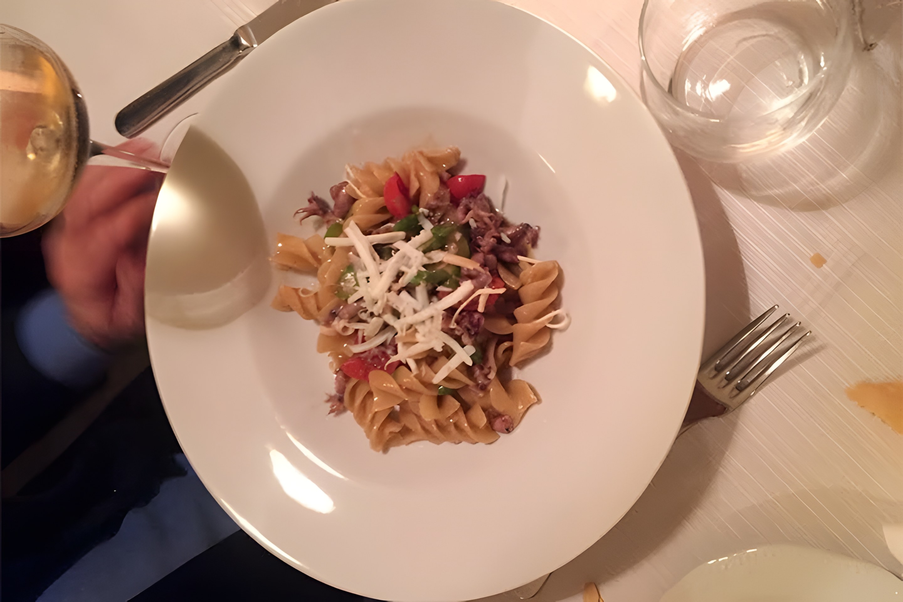 Fusilloni con calamari e asparagi e Brut Rosé Marramiero