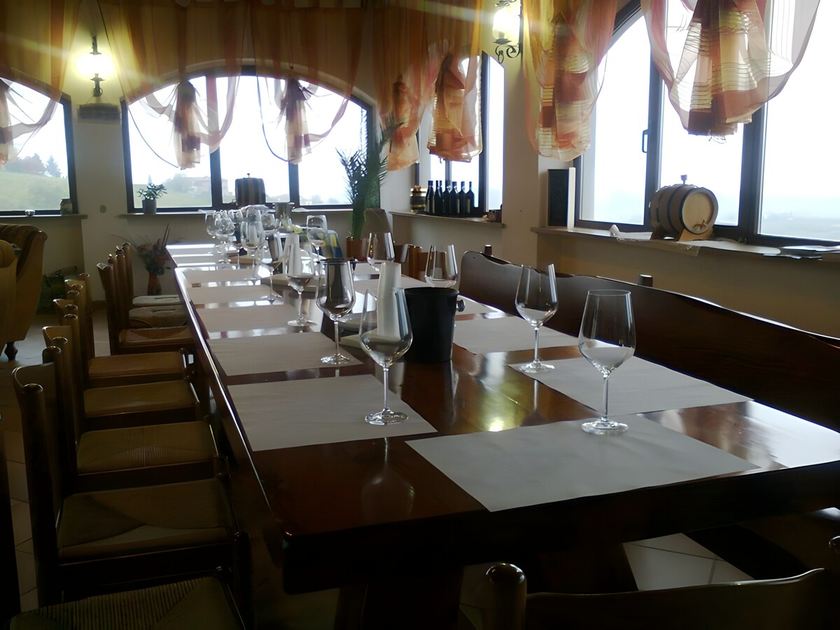 Cuatro amigos en Cantina Cascina Saria